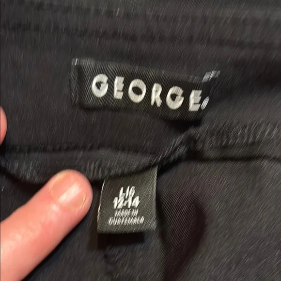 Black Cropped Pants - Picture 2 of 2